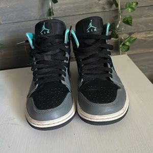 Jordan 1 mid grey aquas